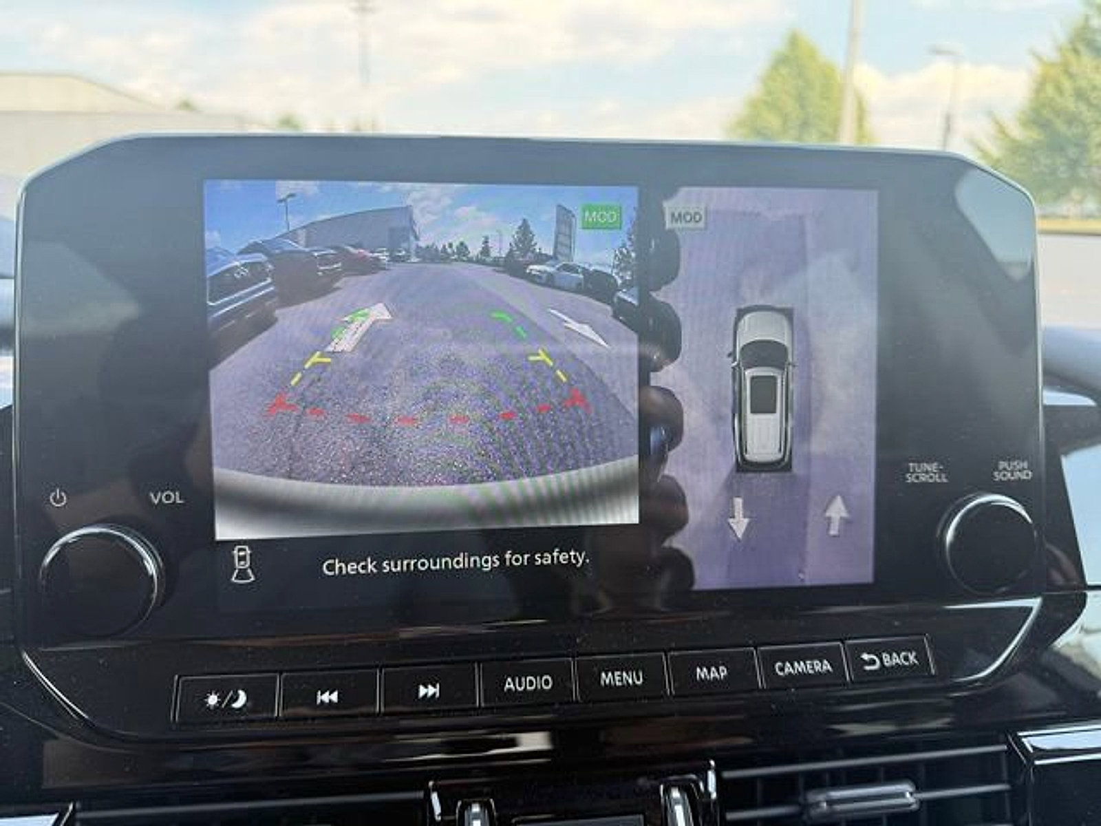 Used 2022 Nissan Pathfinder SL w/ Lighting Package (N92) AWD/4WD image 17