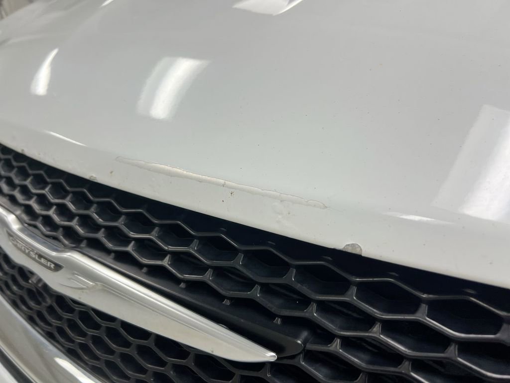 Used 2018 Chrysler Pacifica Touring-L FWD image 29