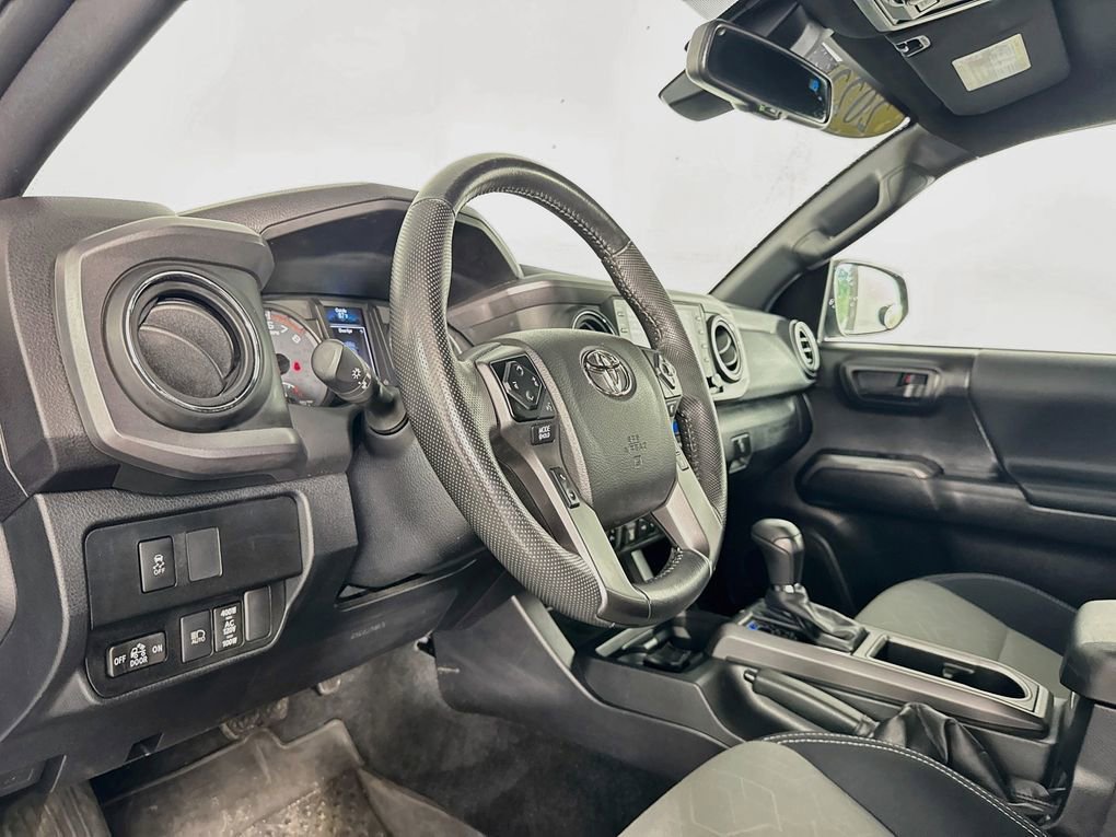 Used 2022 Toyota Tacoma TRD Off-Road w/ Technology Package AWD/4WD image 14