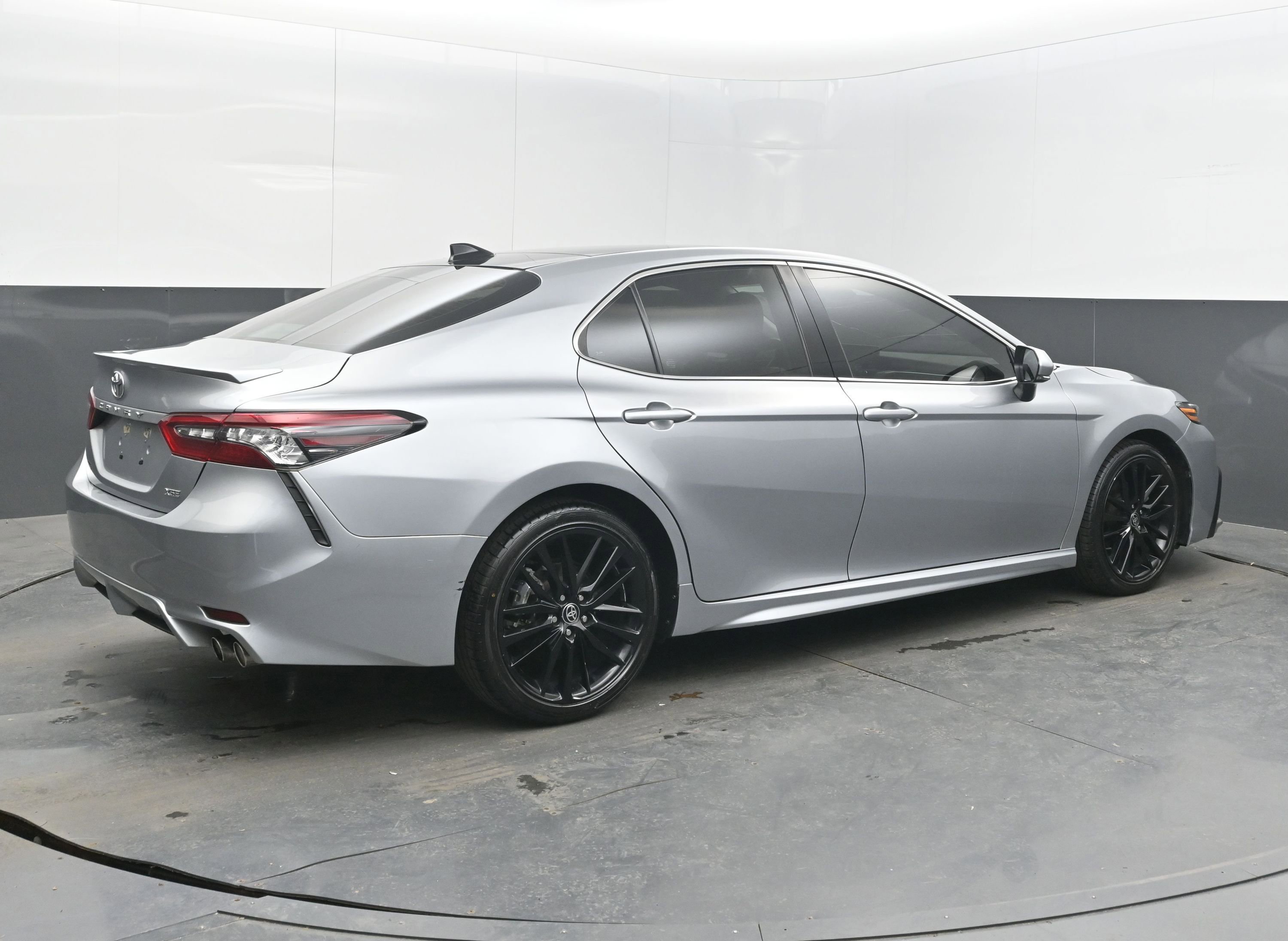 Used 2021 Toyota Camry XSE image 9