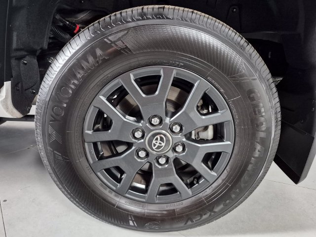Certified 2025 Toyota 4Runner SR5 AWD/4WD image 11