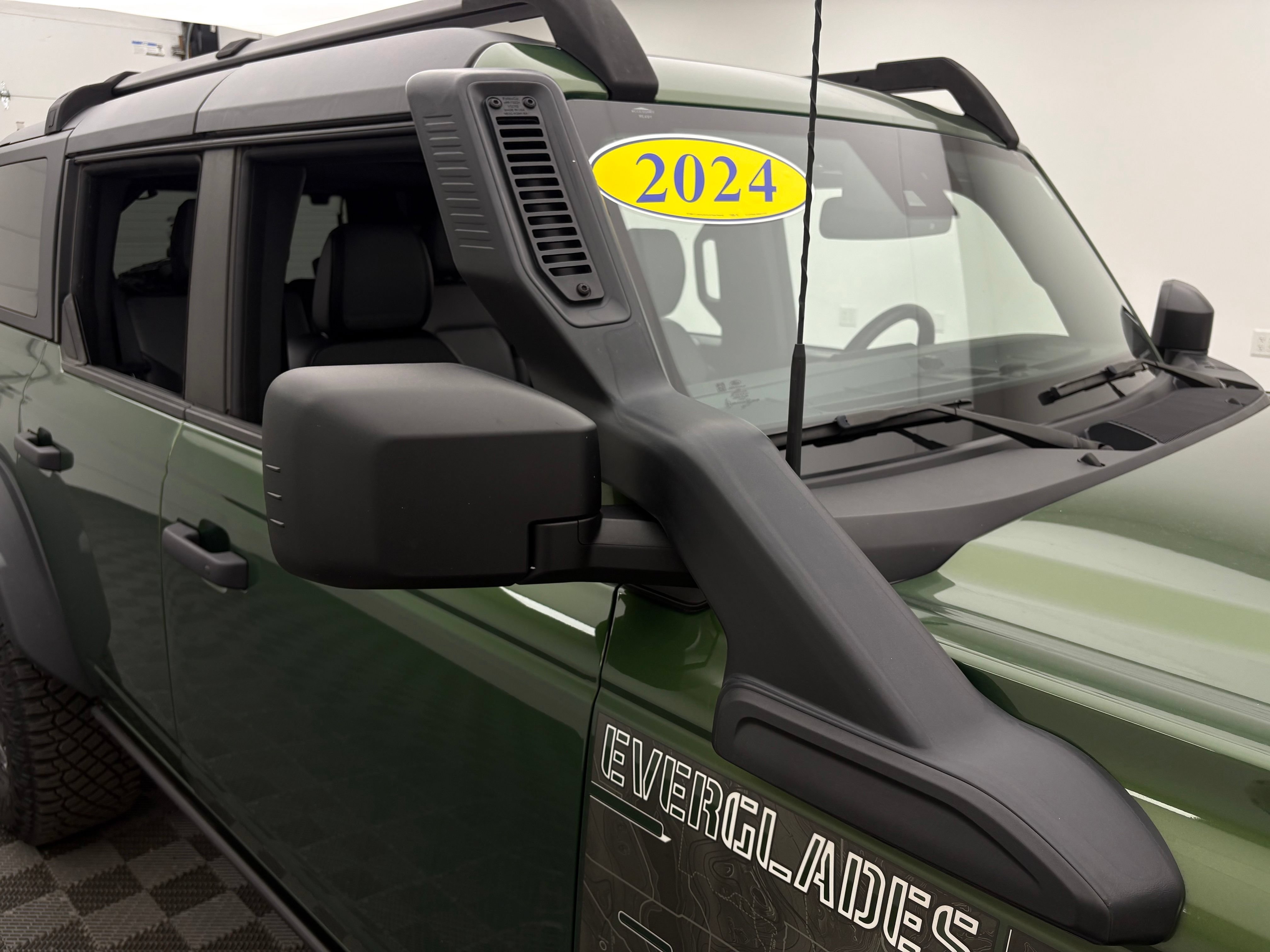 Used 2024 Ford Bronco Everglades AWD/4WD image 7