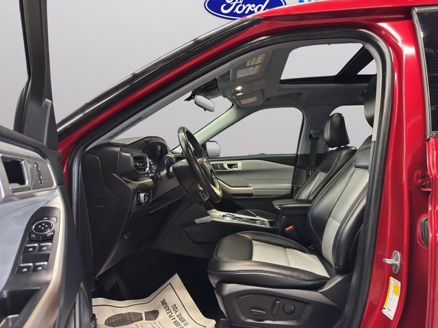 Used 2023 Ford Explorer XLT w/ Equipment Group 202A image 9
