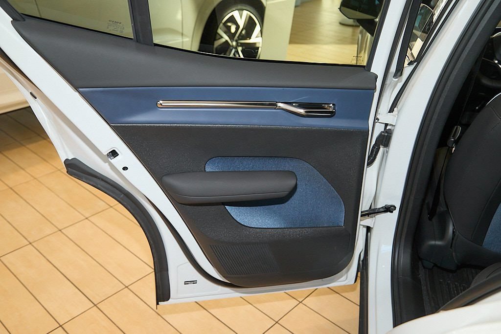 New 2026 Volvo EX30 Plus w/ Climate Package image 12