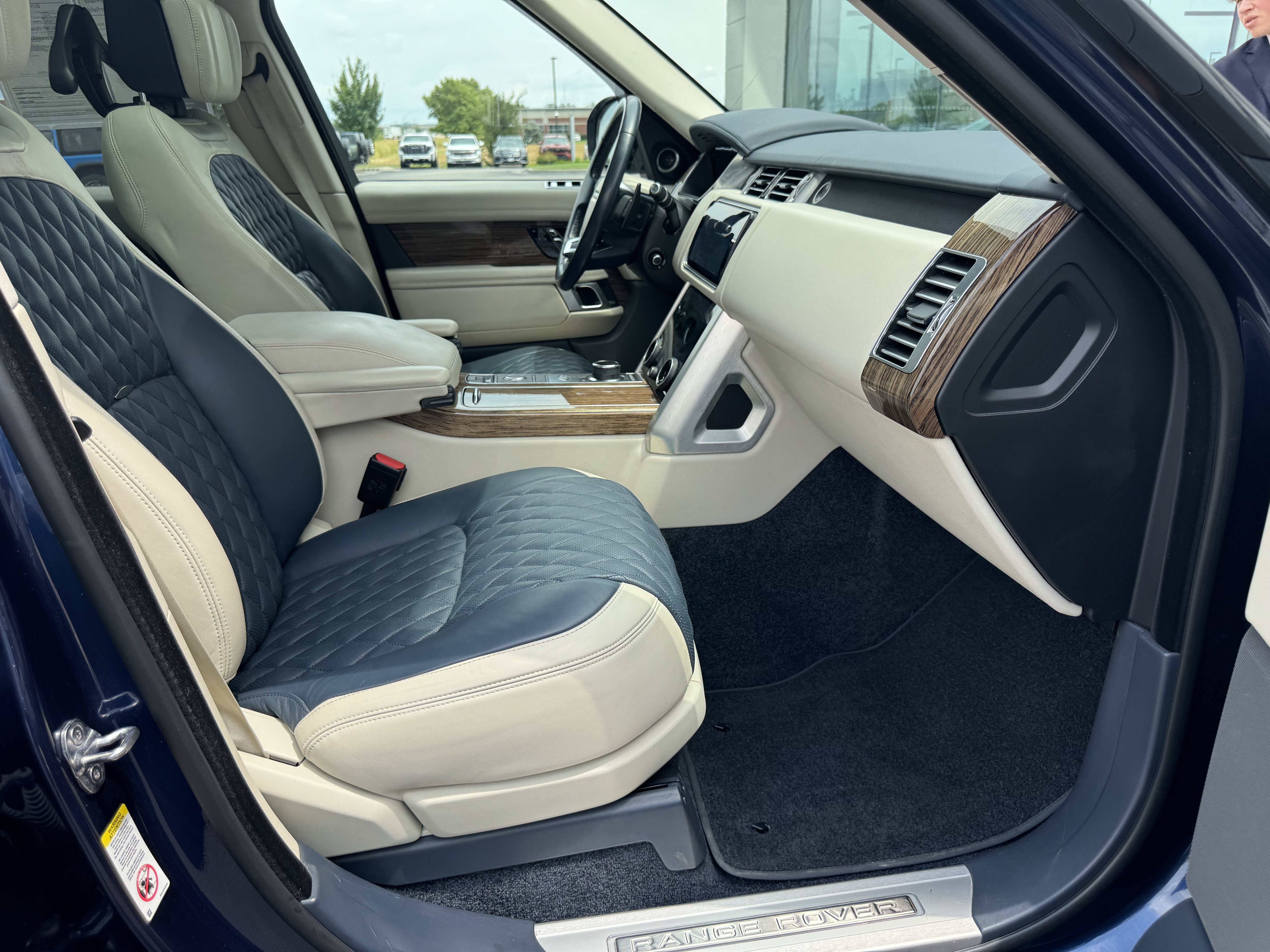 Used 2020 Land Rover Range Rover HSE AWD/4WD image 3