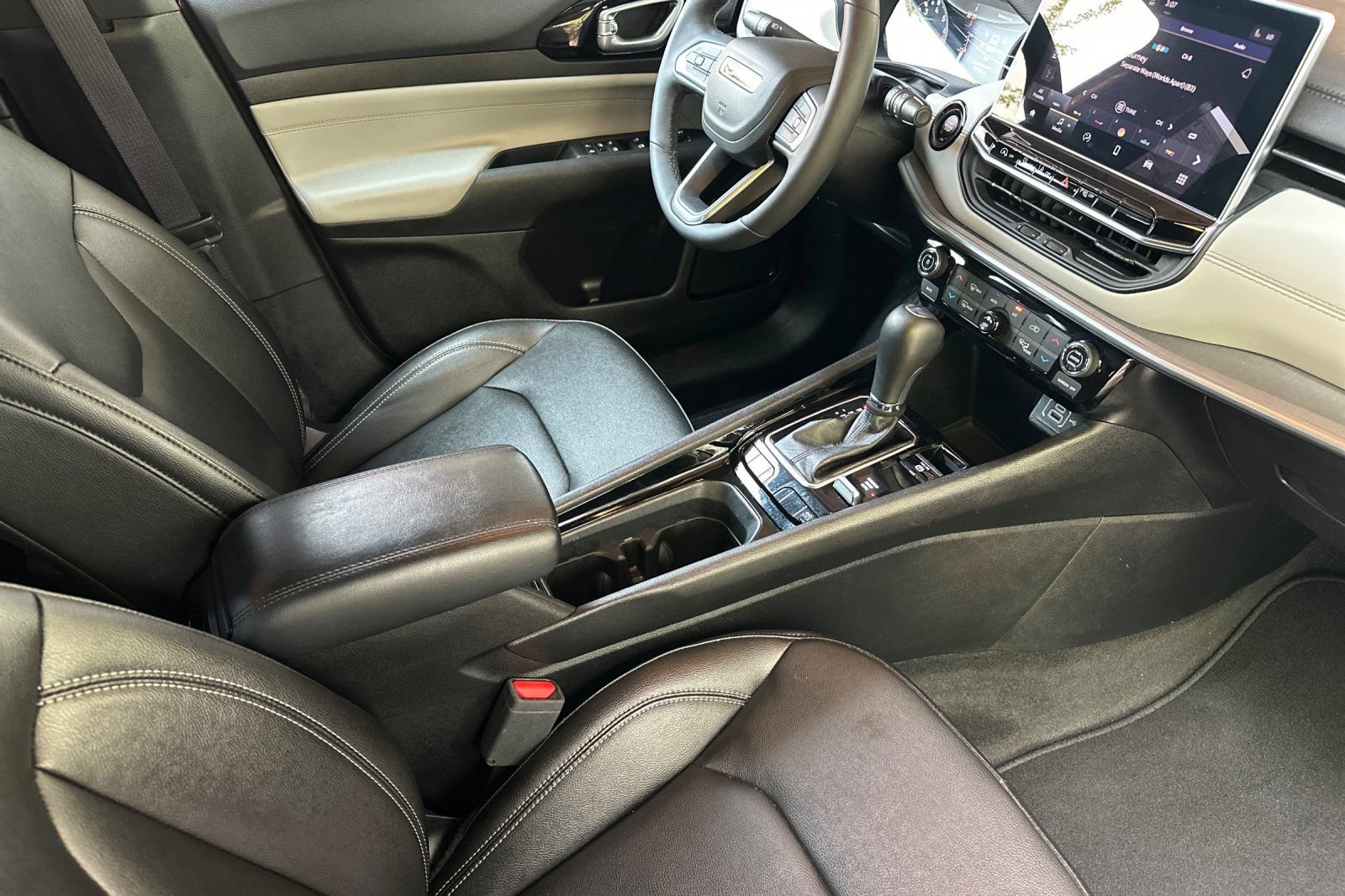 Used 2025 Jeep Compass Limited AWD/4WD image 16