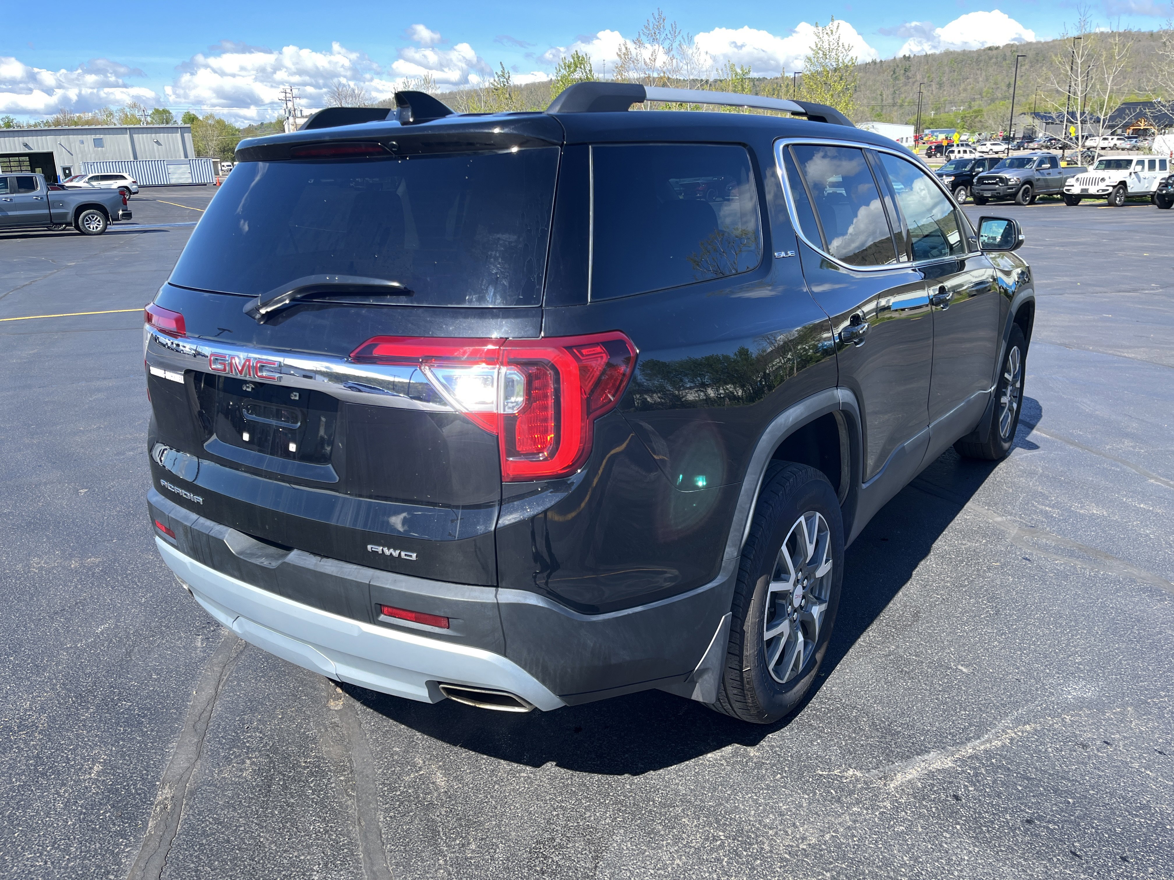 Used 2023 GMC Acadia SLE AWD/4WD image 7