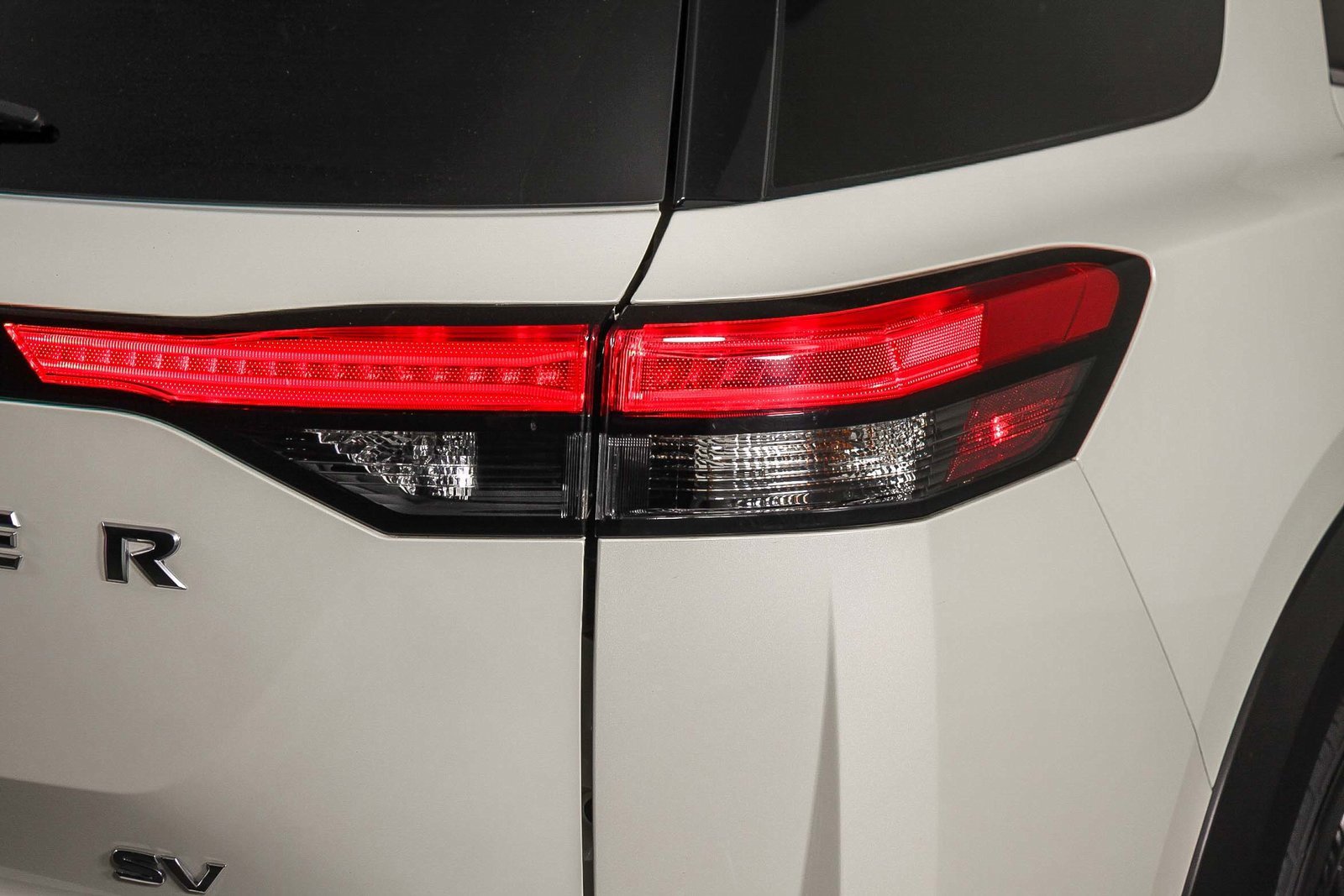 Used 2022 Nissan Pathfinder SV image 9