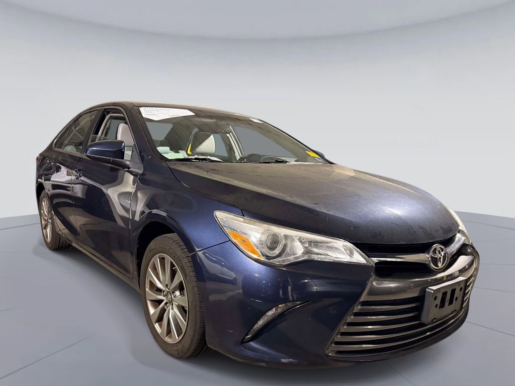 Used 2016 Toyota Camry XLE w/ Moonroof Package FWD image 3