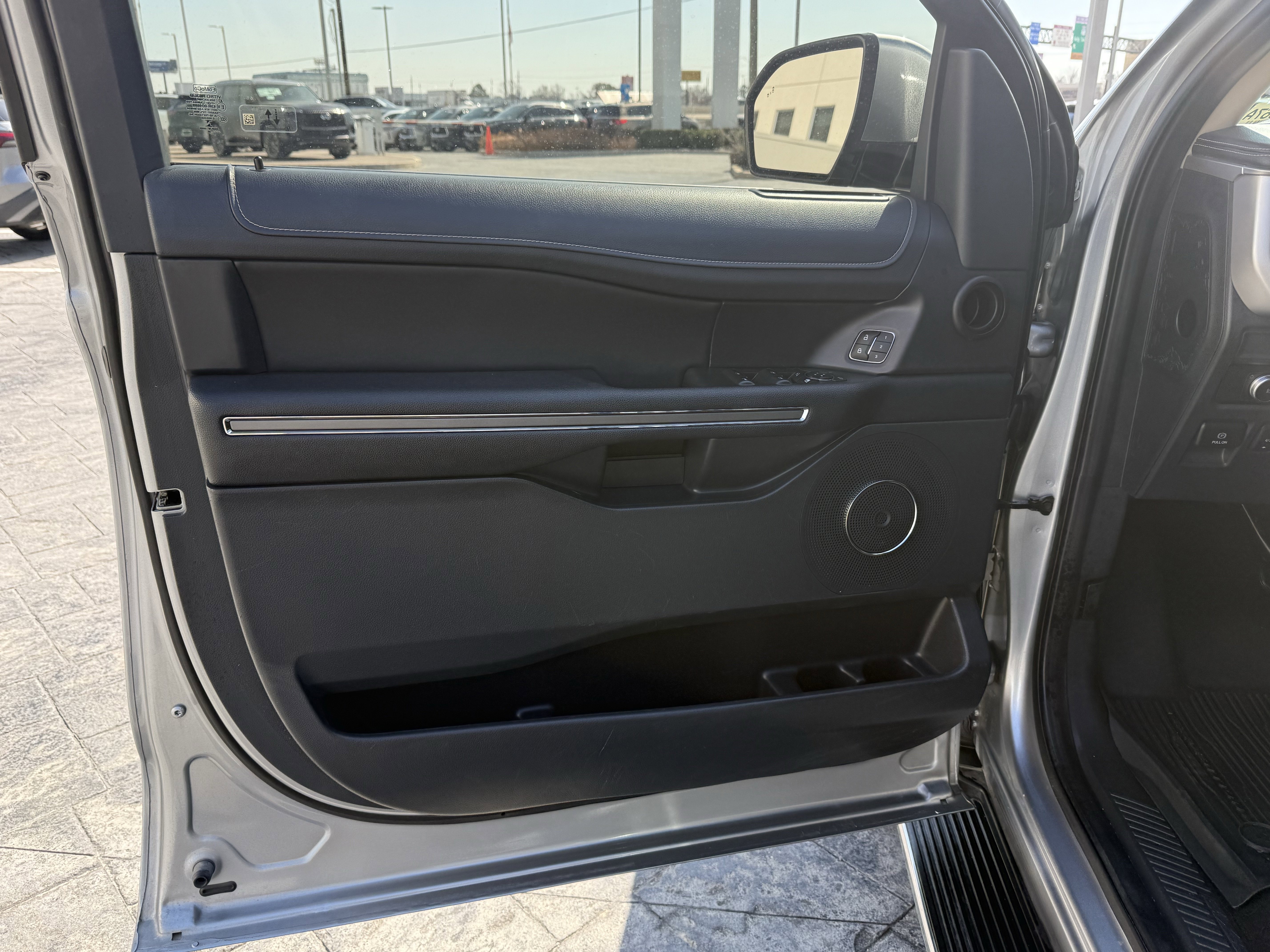 Used 2022 Ford Expedition Max XLT image 10