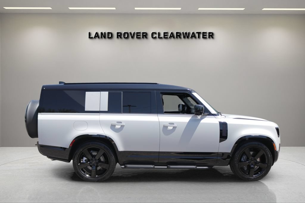 Used 2026 Land Rover Defender 130 X-Dynamic SE AWD/4WD image 6