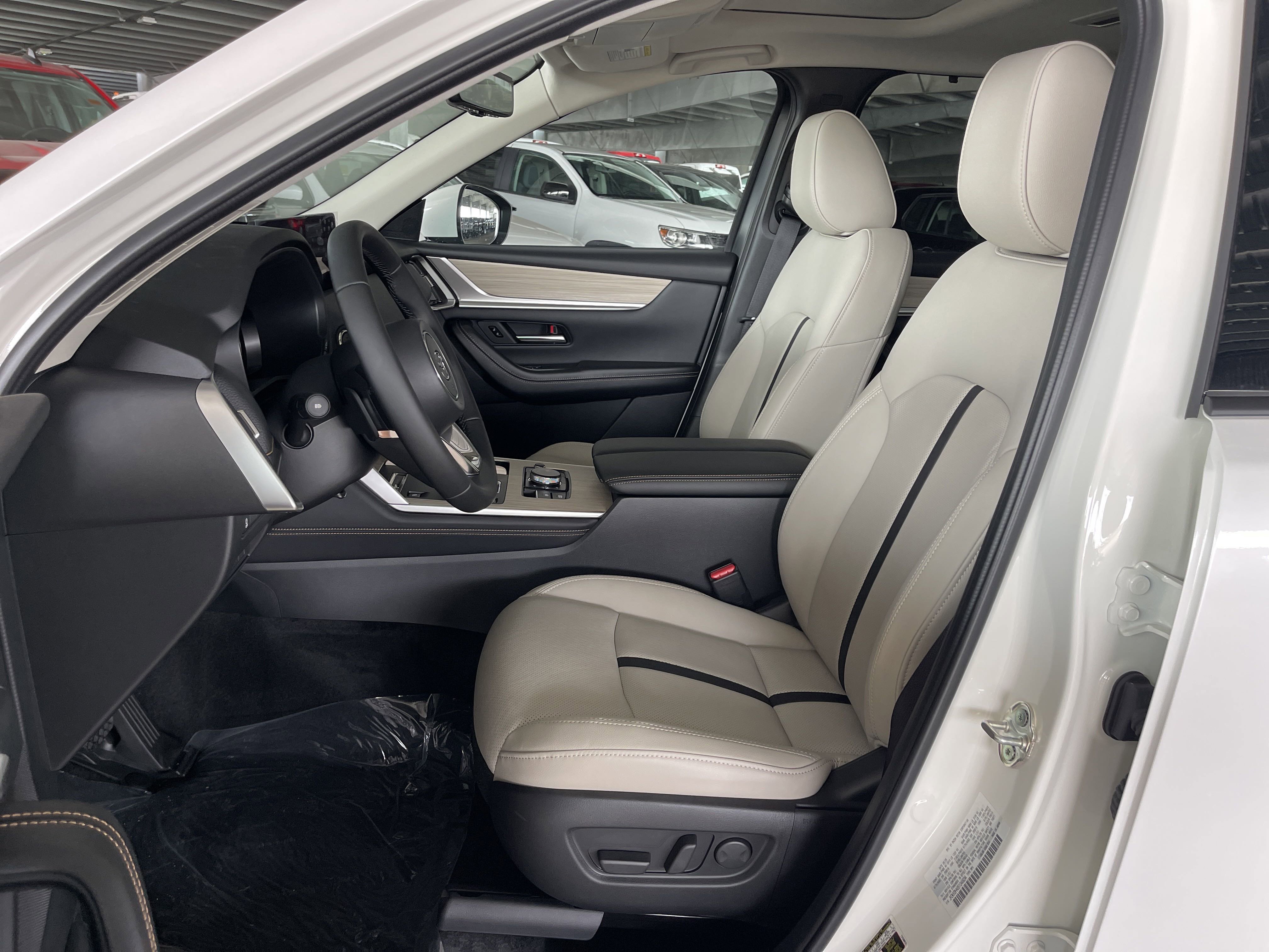 New 2025 MAZDA CX-90 Plug-In Hybrid w/ Preferred image 8