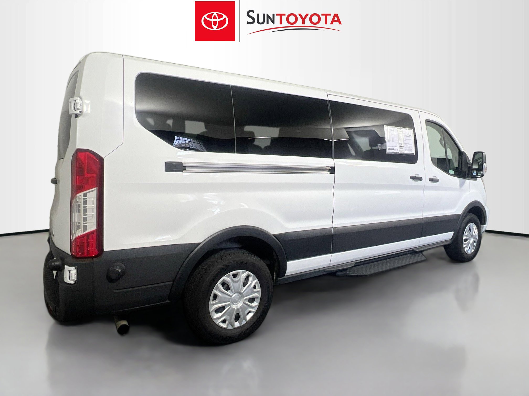 Used 2024 Ford Transit 350 XLT image 4