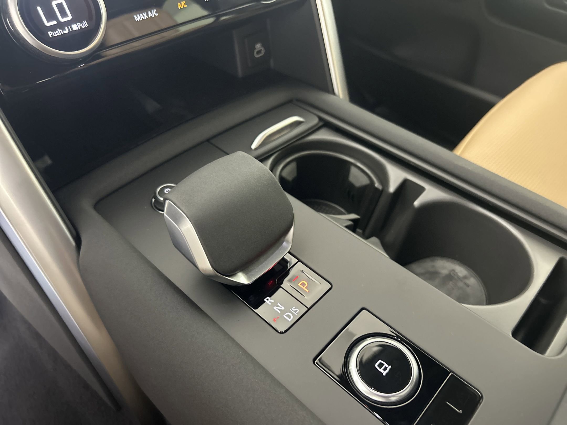 New 2025 Land Rover Discovery Dynamic SE image 17