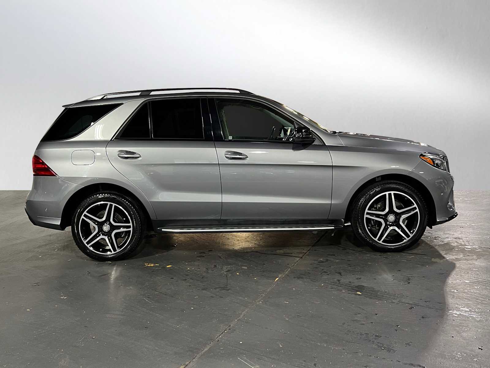 Used 2016 Mercedes-Benz GLE 400 4MATIC image 2