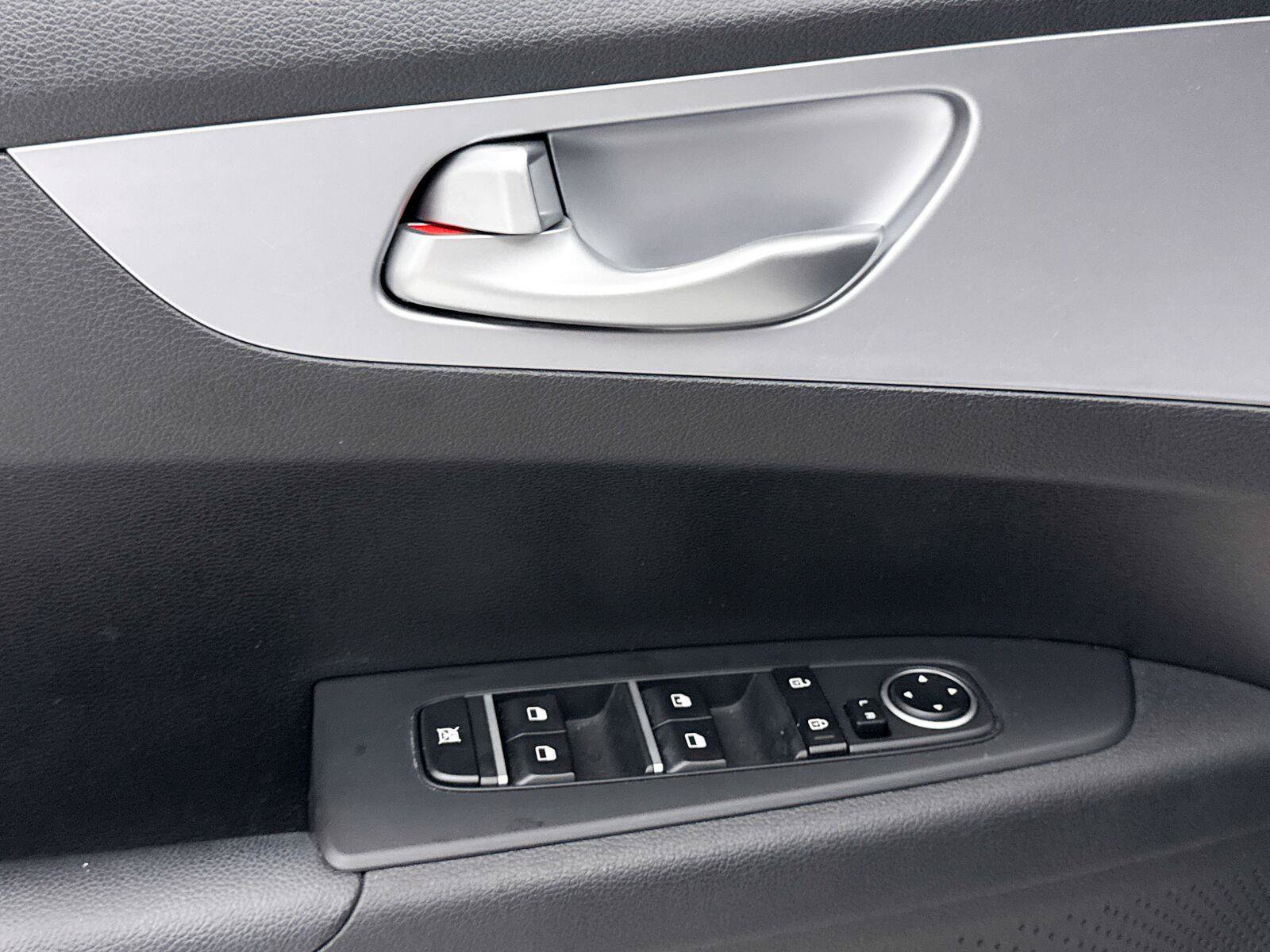 Used 2022 Kia Forte LXS w/ LXS Technology Package FWD image 26