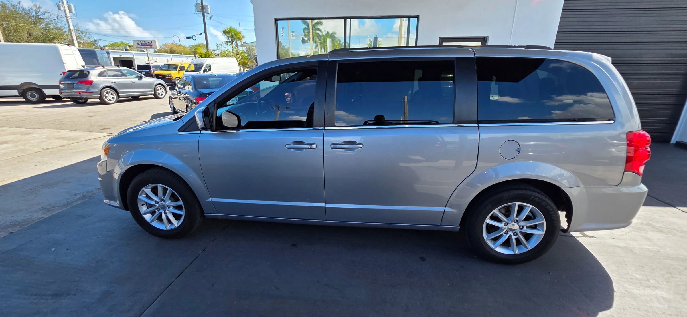 Used 2018 Dodge Grand Caravan SXT FWD image 10