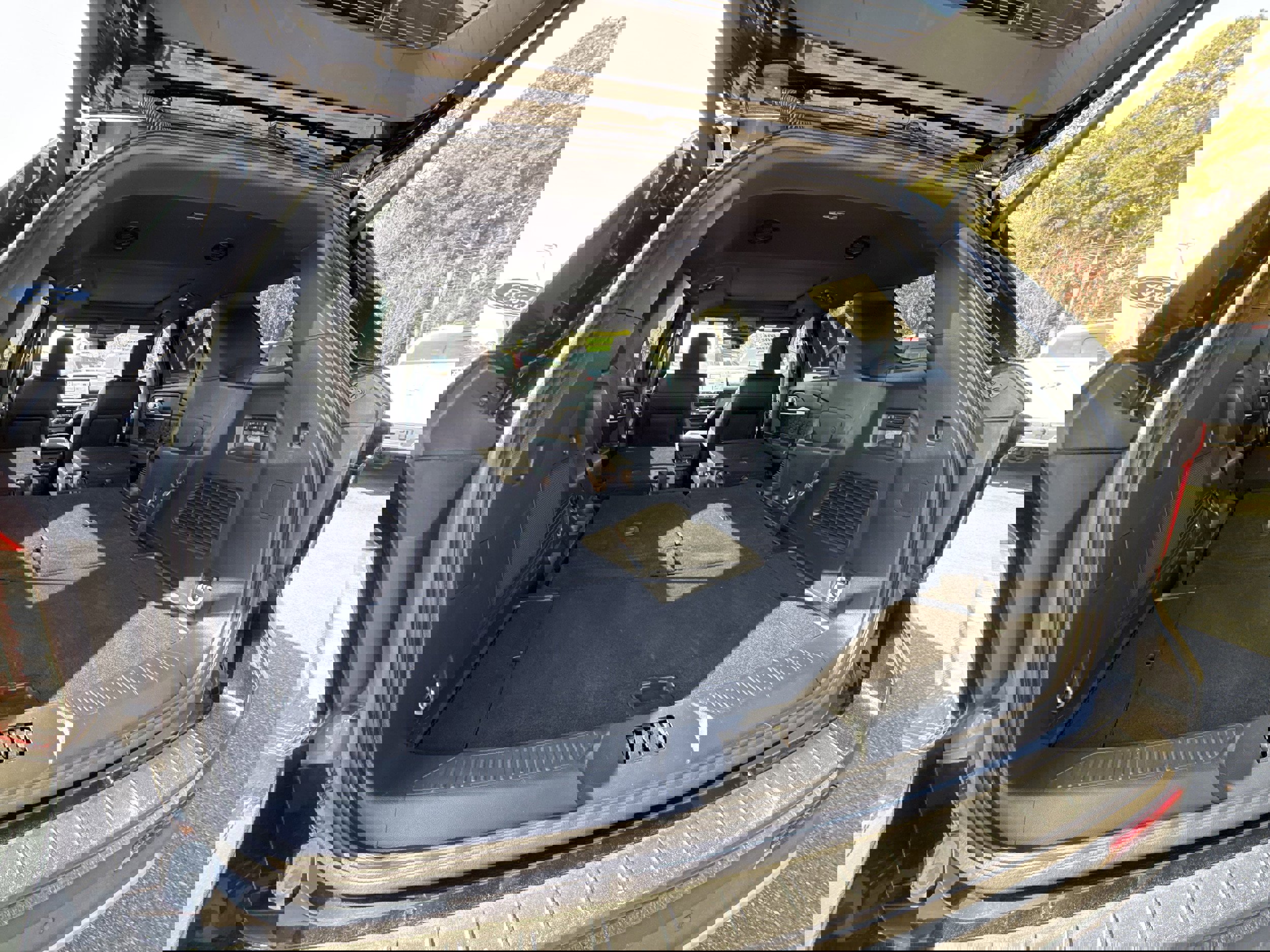 Used 2025 Ford Explorer Platinum w/ Ultimate Package image 34