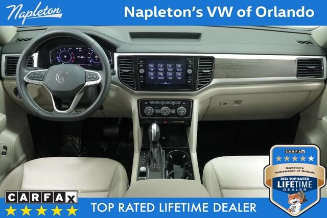 Certified 2022 Volkswagen Atlas SE w/ Black Wheel Package FWD image 11