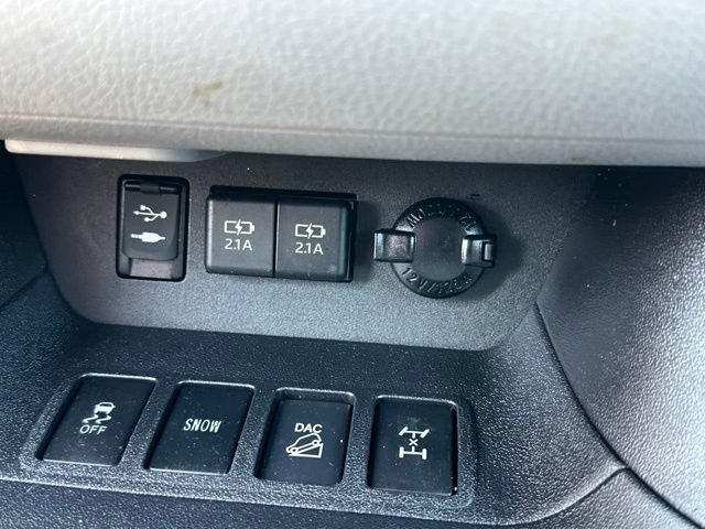 Used 2019 Toyota Highlander XLE AWD/4WD image 6