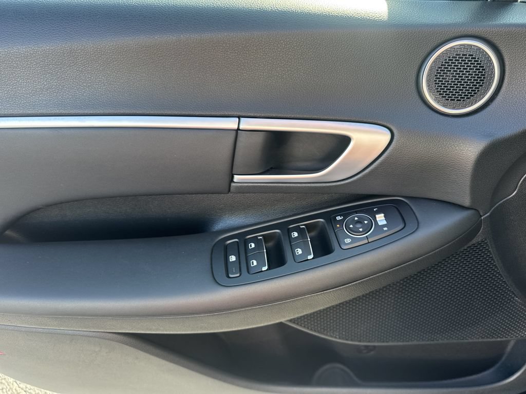 Used 2025 Hyundai Sonata SEL FWD image 10