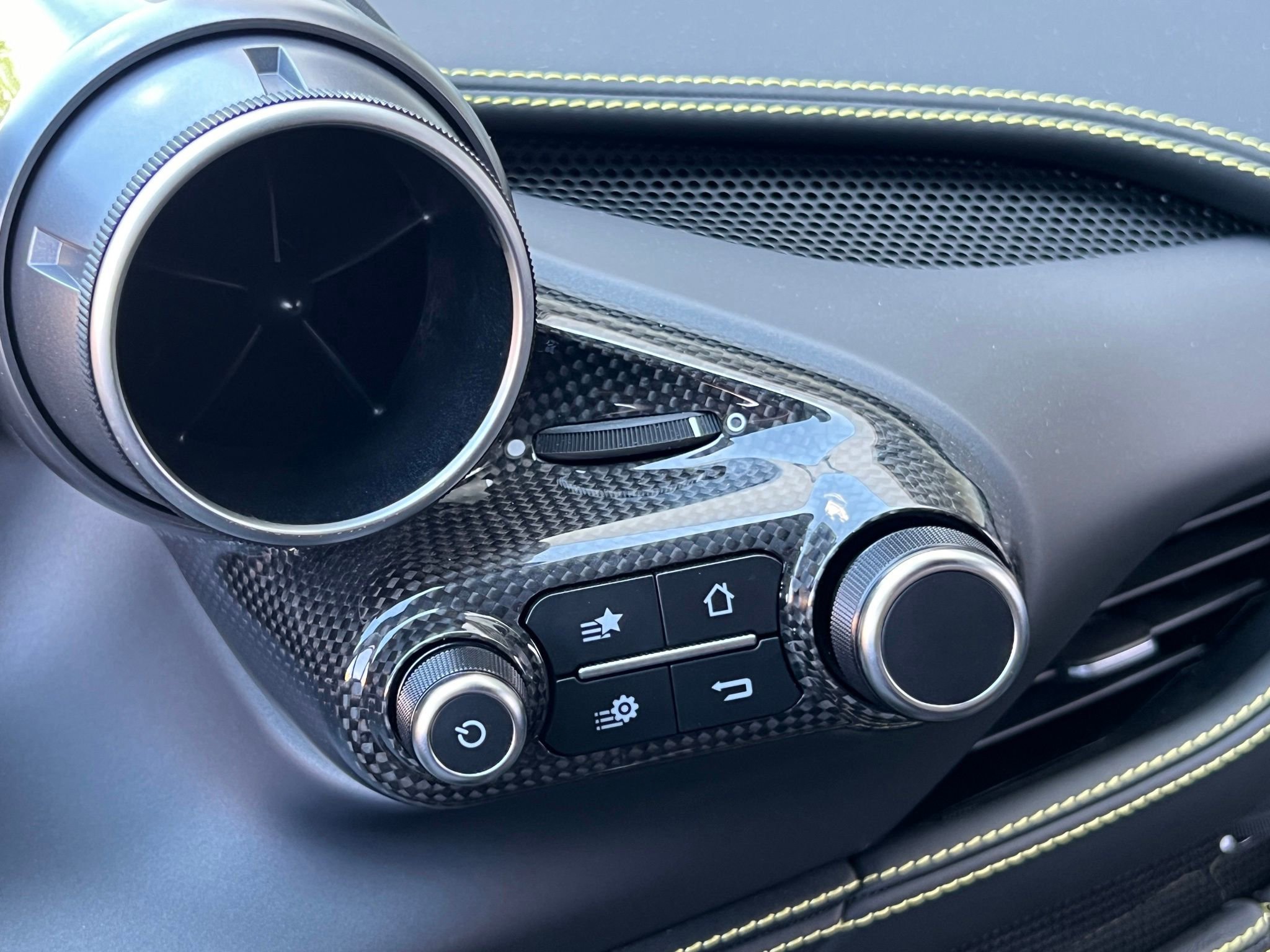 Used 2022 Ferrari F8 Tributo RWD image 24