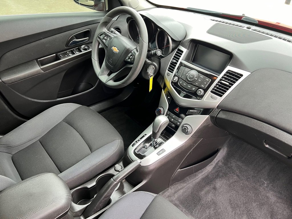 Used 2016 Chevrolet Cruze LT image 12