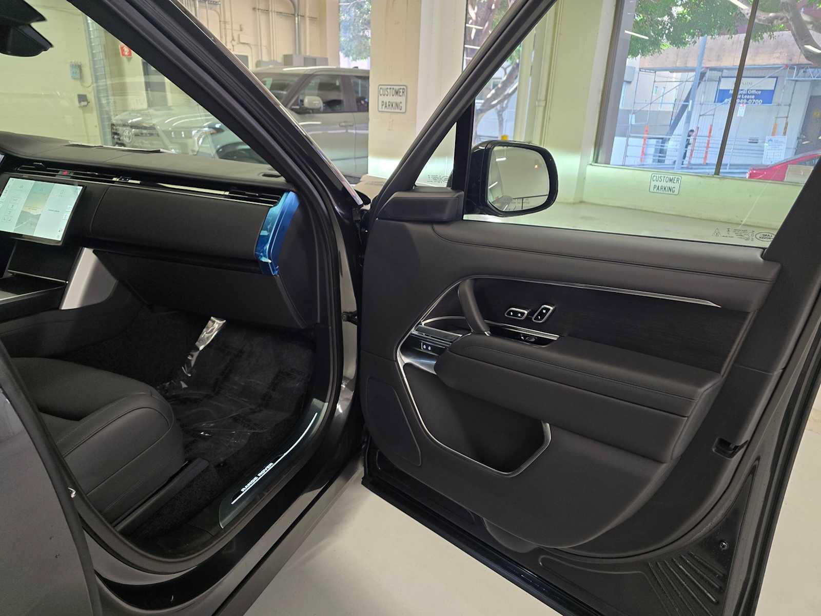 New 2026 Land Rover Range Rover SE AWD/4WD image 12