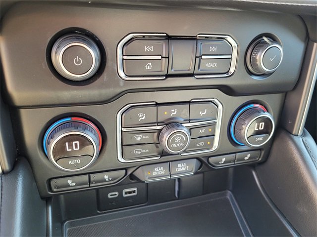 Used 2023 Chevrolet Tahoe Z71 w/ Luxury Package image 16