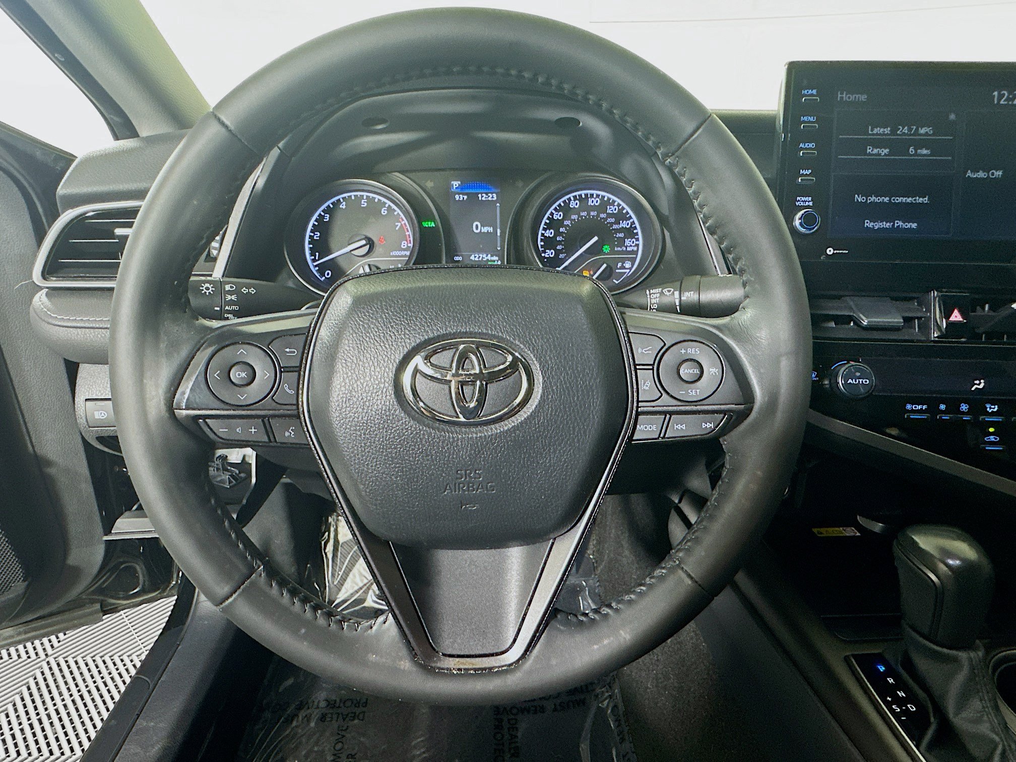 Used 2023 Toyota Camry SE w/ Cold Weather Package FWD image 15