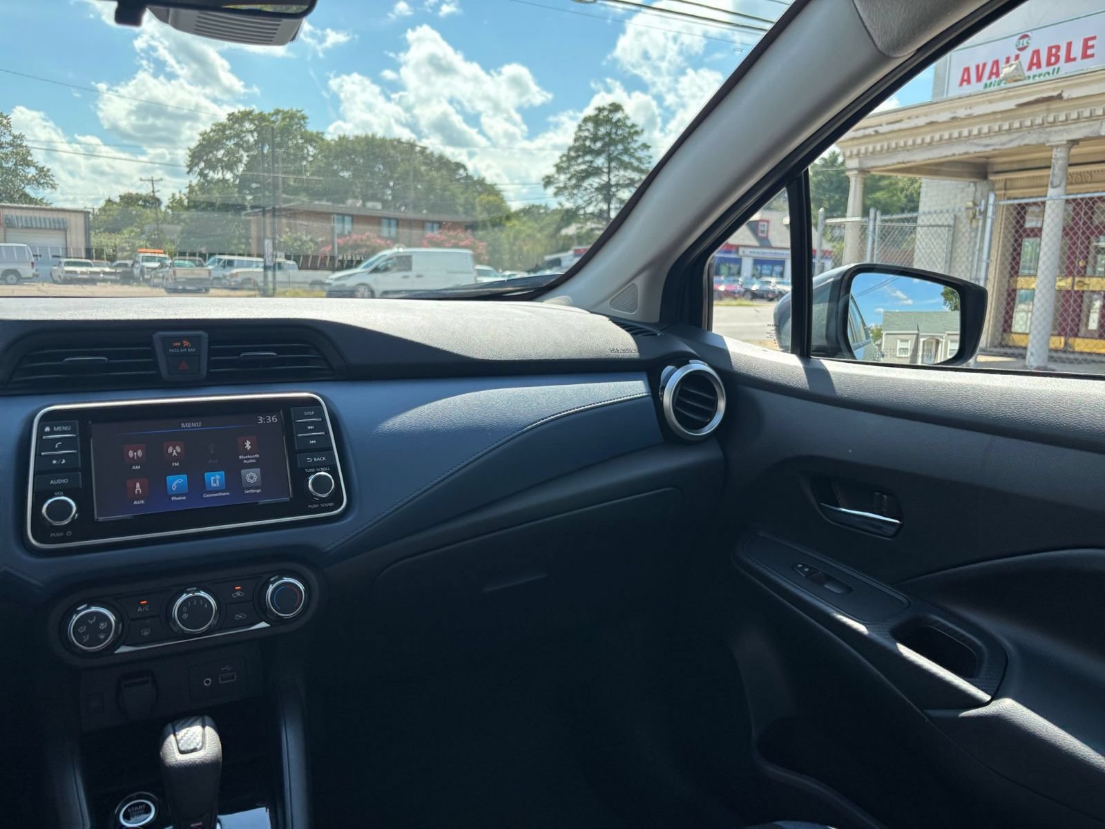 Used 2025 Nissan Versa SV FWD image 33