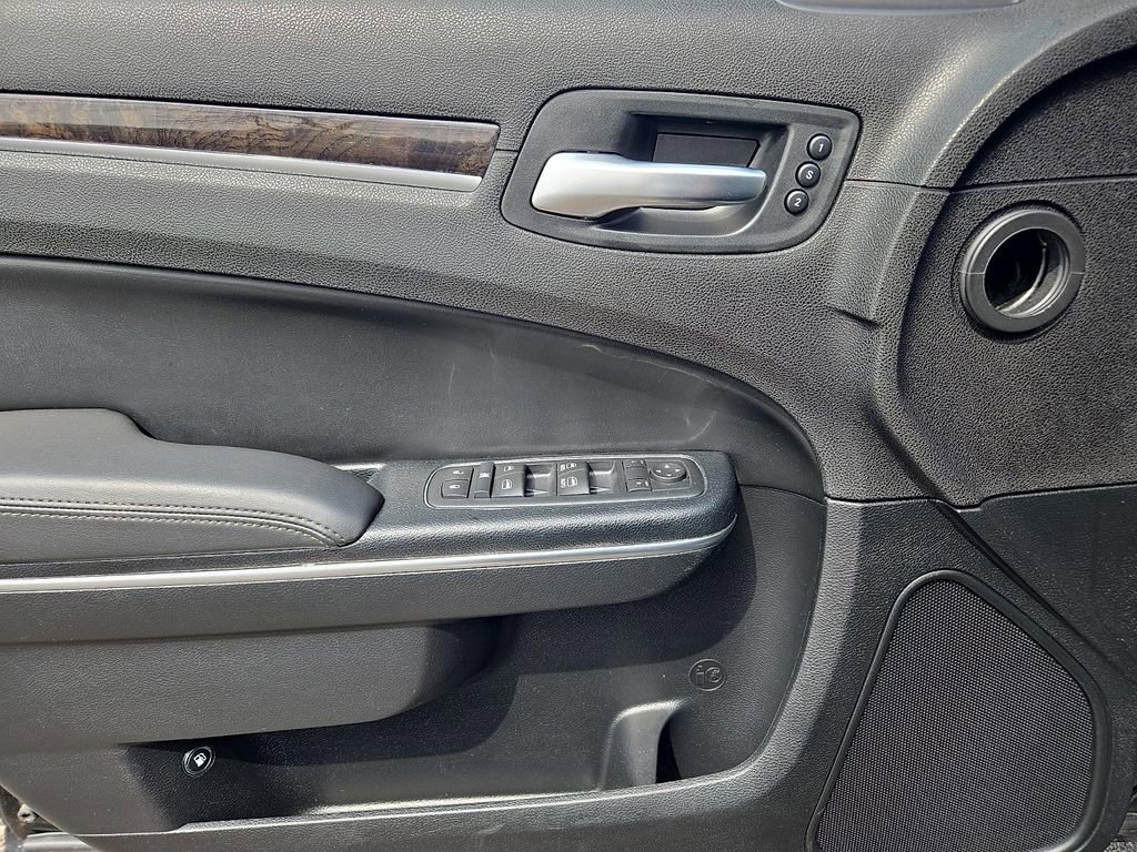 Used 2016 Chrysler 300 C image 12