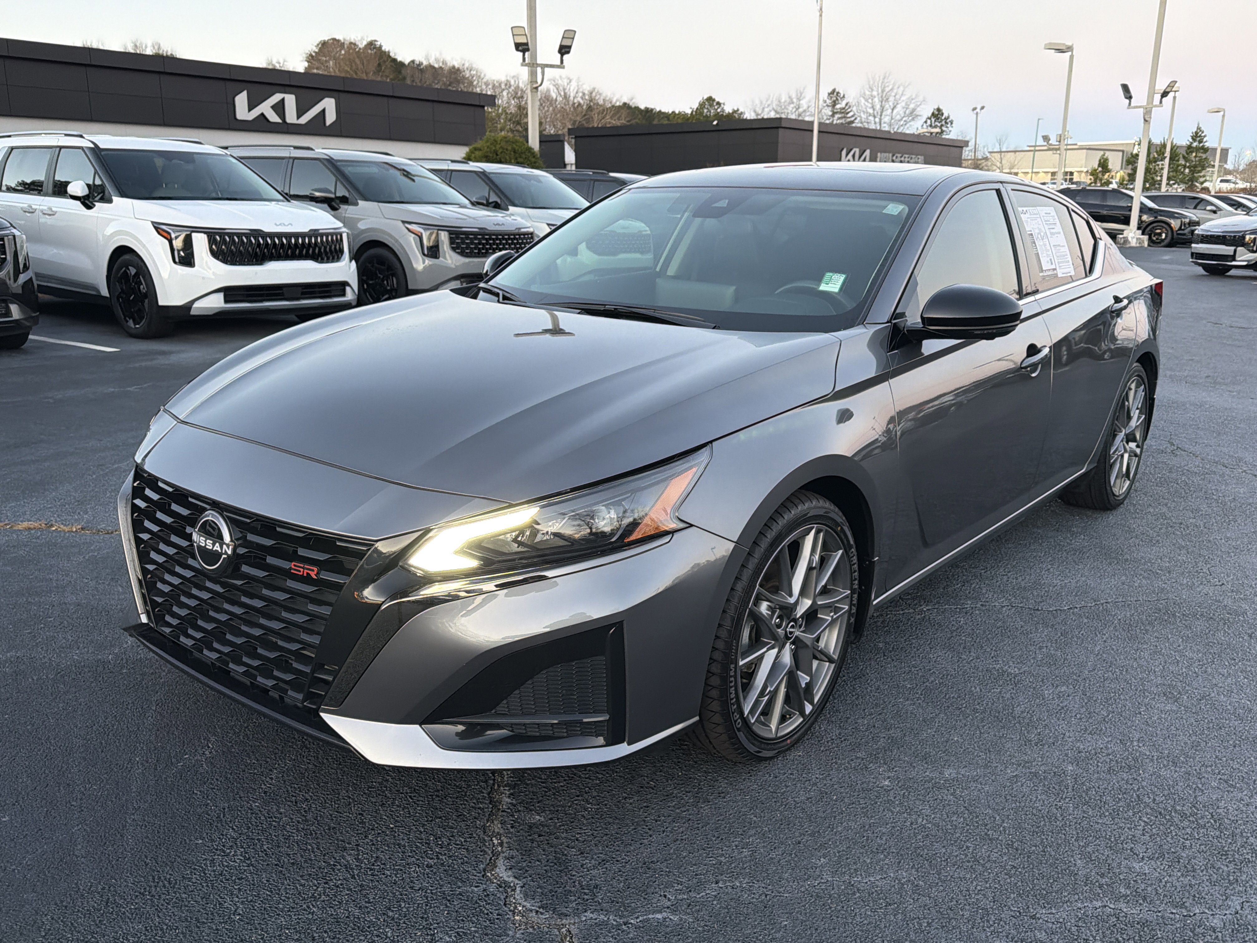 Used 2024 Nissan Altima 2.0 SR image 3