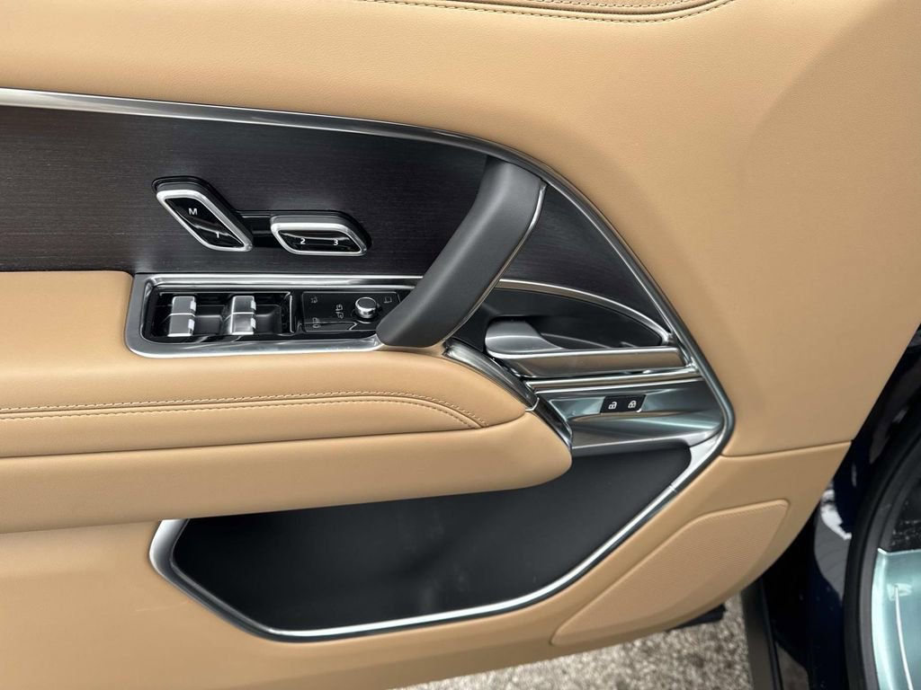 New 2026 Land Rover Range Rover SE image 18