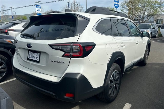 Used 2025 Subaru Outback Premium image 5