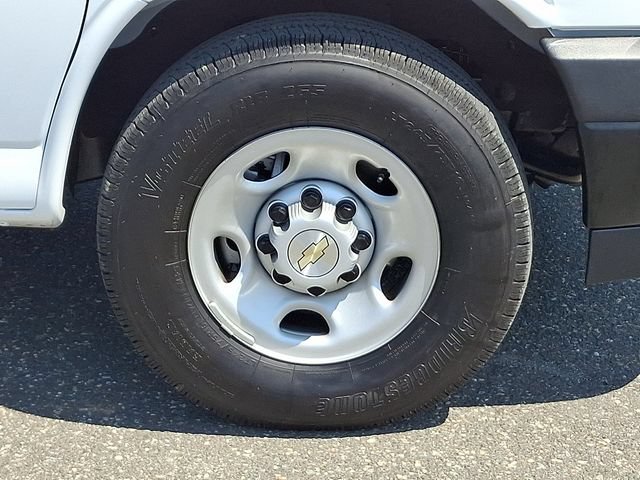 Used 2026 Chevrolet Express 3500 w/ Driver Convenience Package RWD image 28