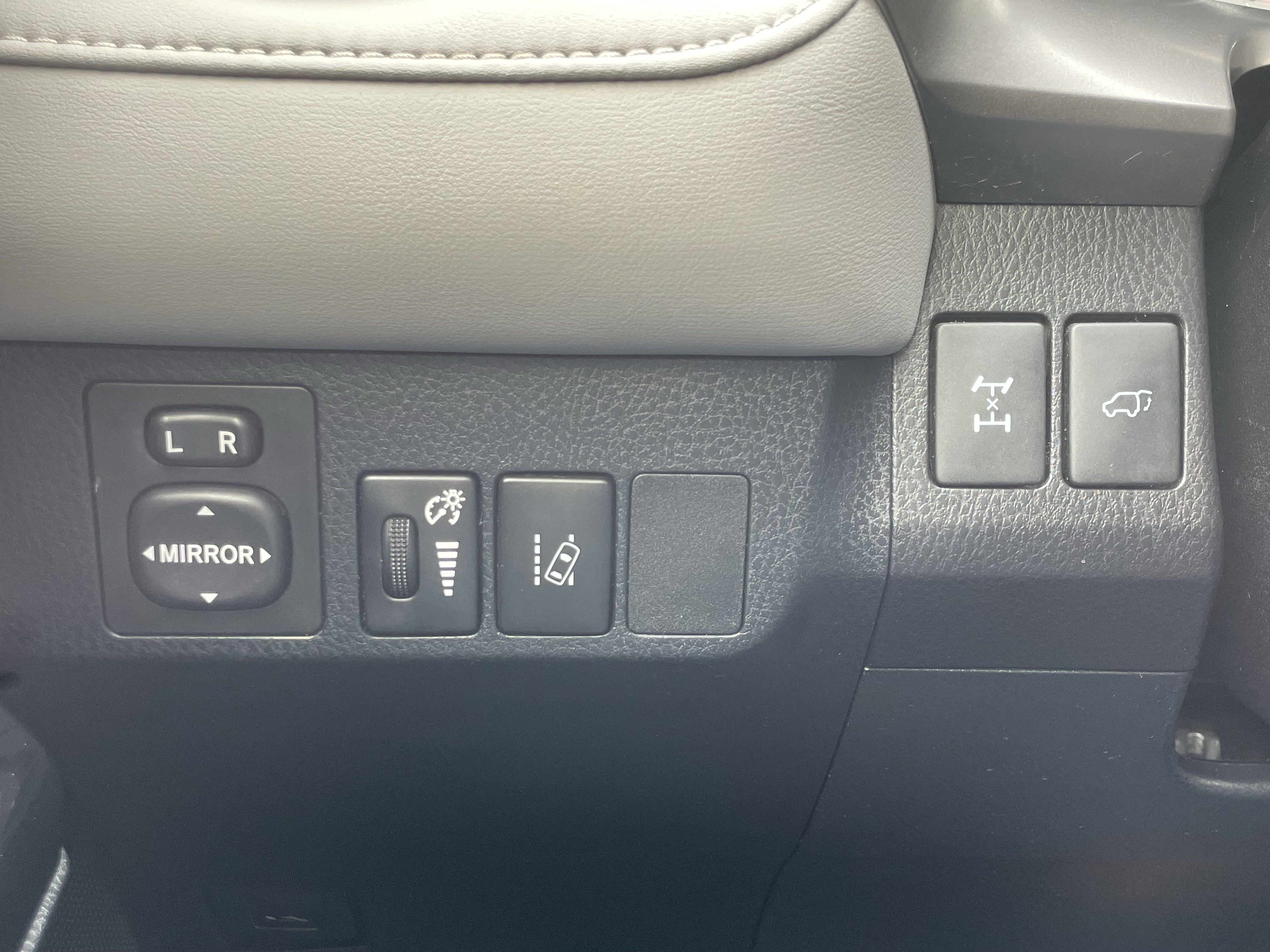 Used 2017 Toyota RAV4 Limited w/ Advanced Technology Package image 32