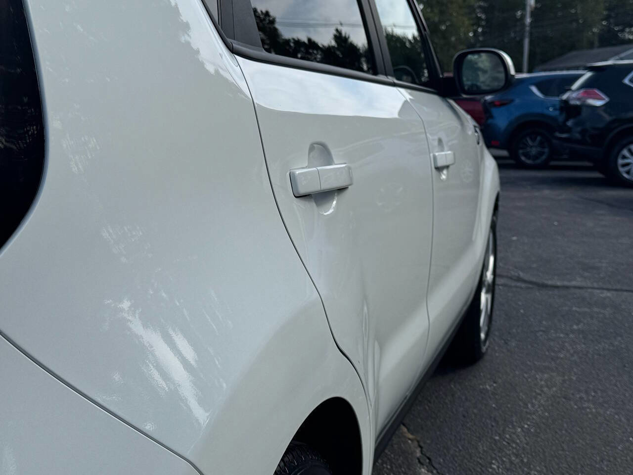 Used 2016 Kia Soul + image 17