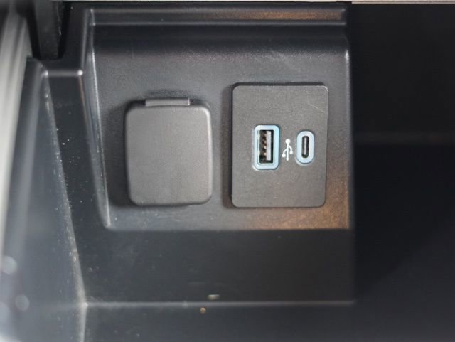 Used 2022 Ford Explorer XLT w/ Equipment Group 202A RWD image 29