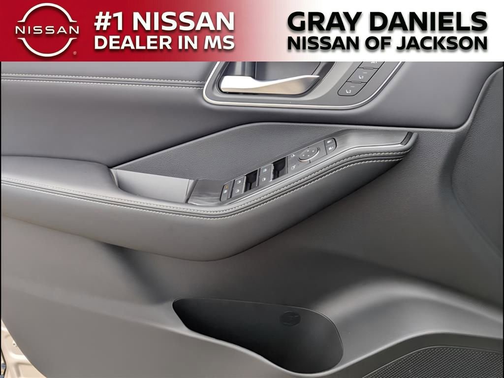 New 2026 Nissan Rogue Platinum w/ Tech Package AWD/4WD image 14