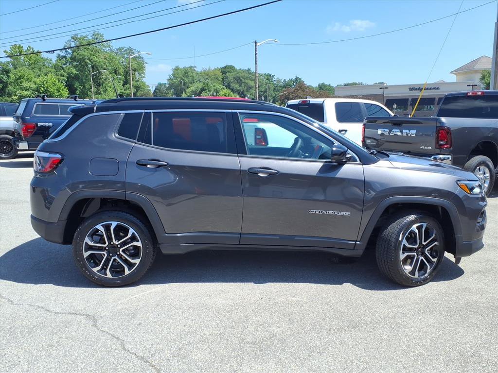 Used 2023 Jeep Compass Limited AWD/4WD image 3