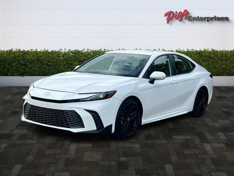 Used 2025 Toyota Camry SE image 4