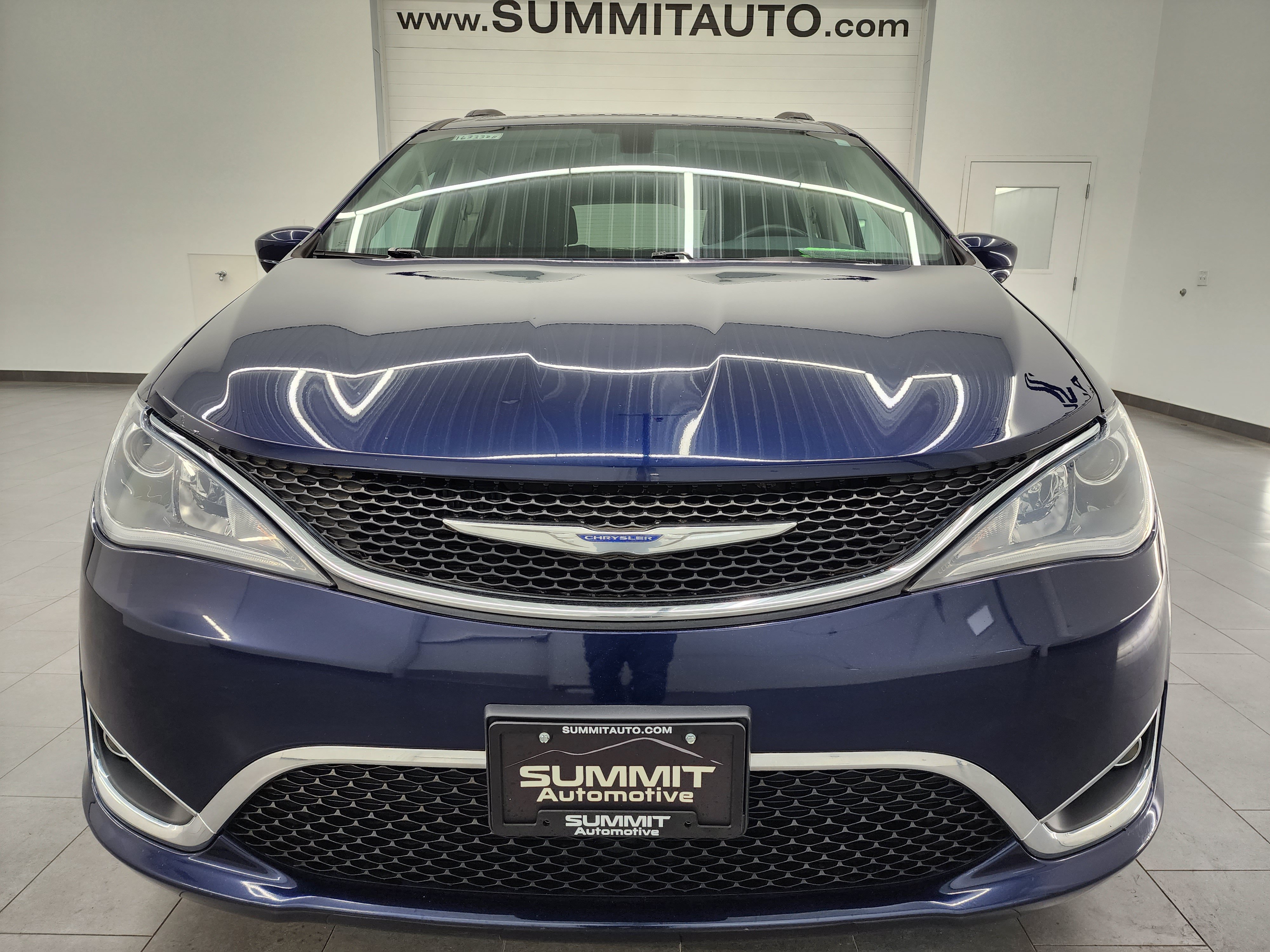Used 2017 Chrysler Pacifica Touring-L FWD image 22