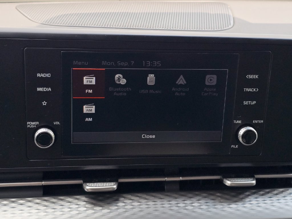 Used 2024 Kia Carnival LX FWD image 15