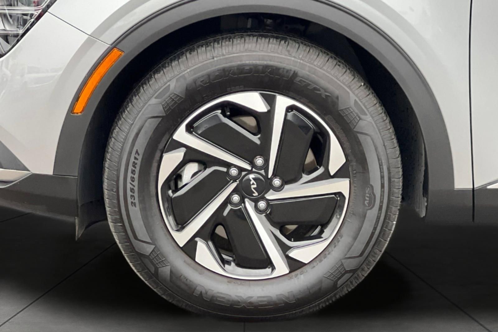 Certified 2025 Kia Sportage LX image 31