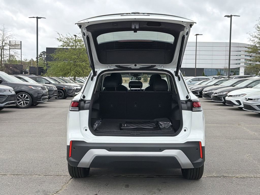 New 2026 Volkswagen Tiguan SE FWD image 14