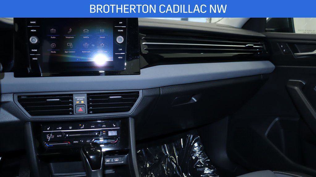 Used 2025 Volkswagen Jetta SE image 26