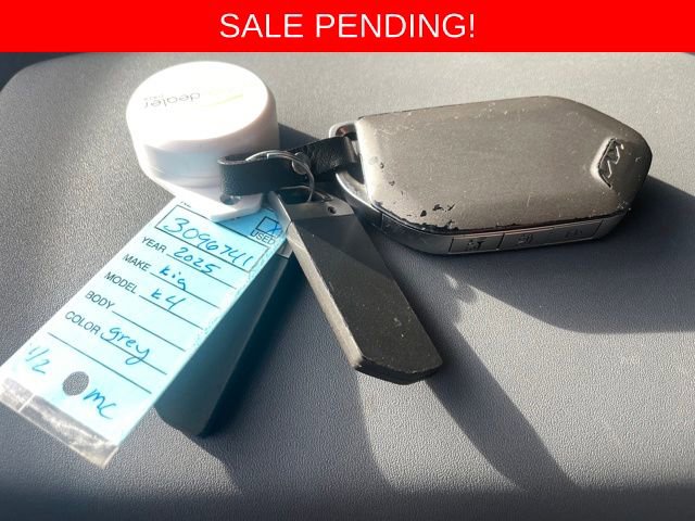 Used 2025 Kia K4 LXS image 29