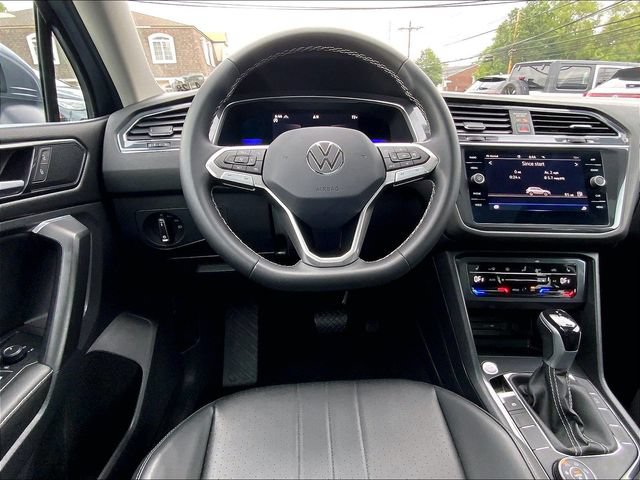 Used 2023 Volkswagen Tiguan SE w/ Panoramic Sunroof Package AWD/4WD image 11