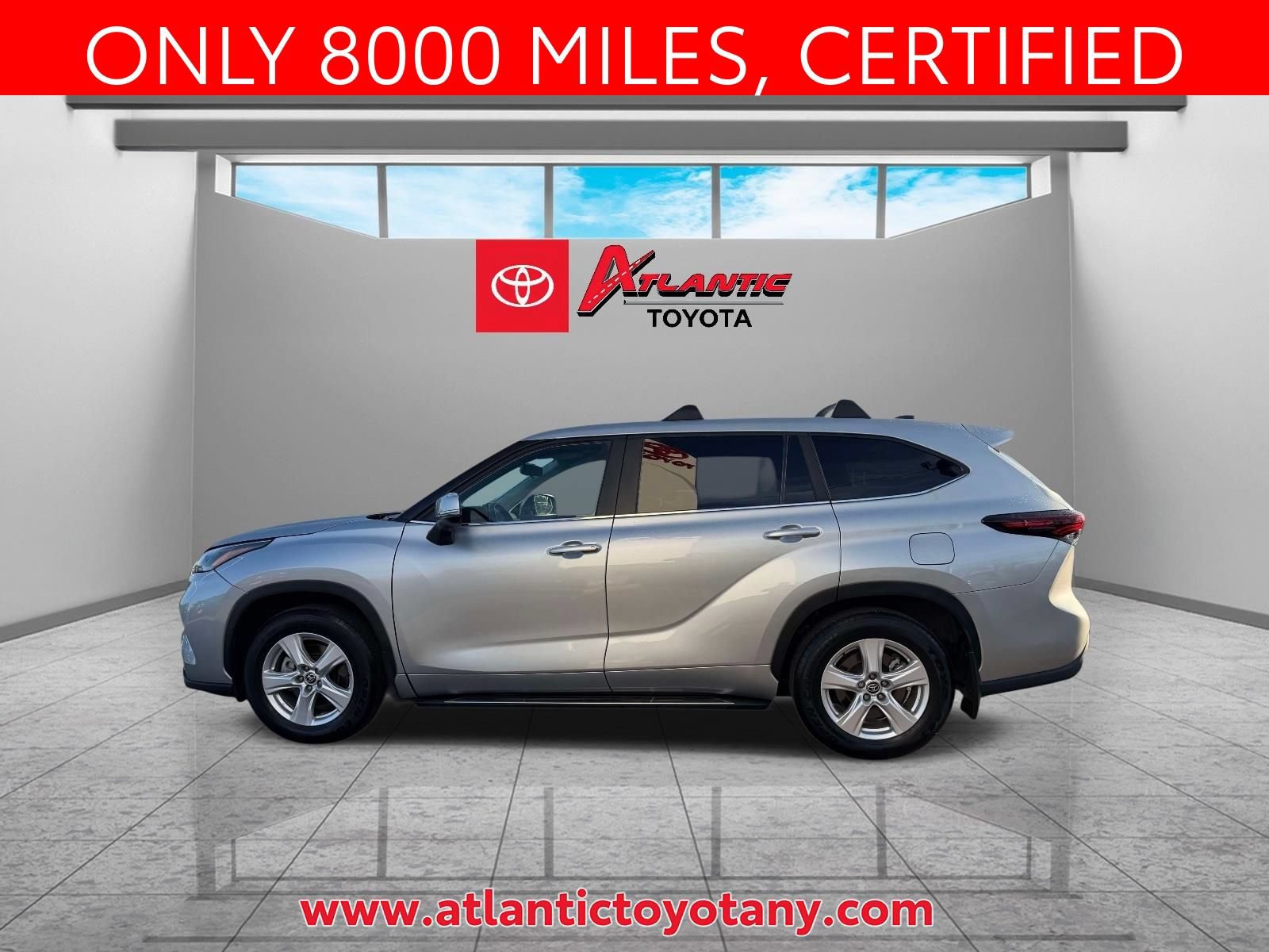 Used 2025 Toyota Highlander LE AWD/4WD image 4